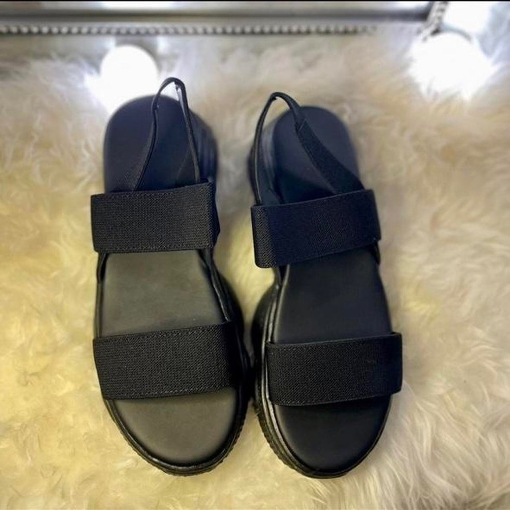 Black sports sandals